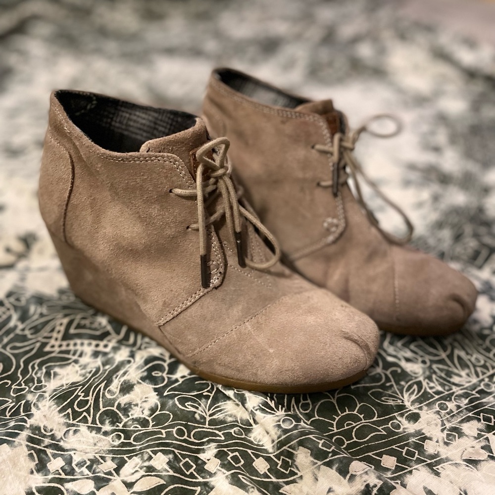 Tom's Wedge Boots in Tan